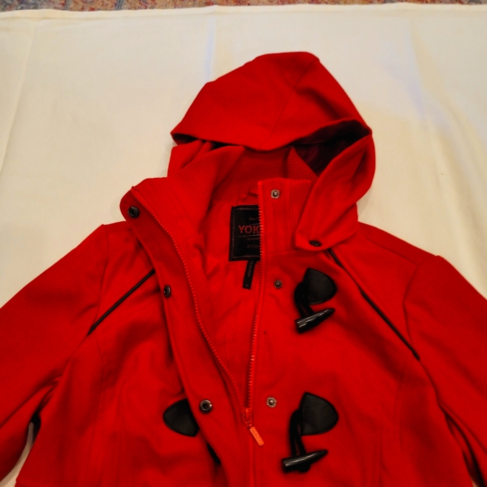 Red Wool Trenchcoat with Toggle details and Removable Hood - Picture 5 of 9